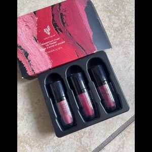 Younique moonstruck crush lip powder trio
